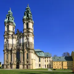 Sanktuarium w Krzeszowie: Historia, Cuda i Miejsce Pielgrzymek