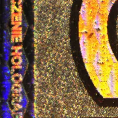 Widoczne hologramy i tekstury zdrapki, które stanowią jakie zabezpieczenia mają zdrapki, by ukryć wynik przed sprzedażą.