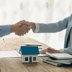 Kto płaci prowizję przy kupnie mieszkania? Uniknij nieprzyjemnych kosztów