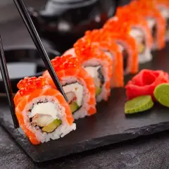 Czy sushi jest dietetyczne? Odkryj zdrowe opcje i pułapki