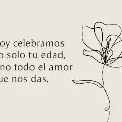 Dedicatorias frases abuelos cortas: "Hoy celebramos no solo tu edad, sino todo el amor que nos das." con flor lineal.