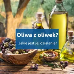 Nawilżanie gardła oliwą z oliwek? Sprawdź, jak działa ten naturalny sposób na ulgę. Miska oliwek i butelki oliwy na drewnianym stole.