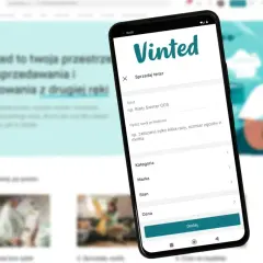 Na ekranie telefonu widać aplikację Vinted, gdzie można sprzedawać rzeczy. Dowiedz się, od ilu lat można sprzedawać na Vinted, by zacząć zarabiać.
