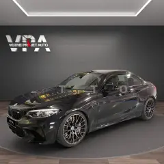 Une BMW M2 Competition noire, prête à rugir comme un pur-sang. Ses lignes agressives promettent une expérience de conduite d'exception.