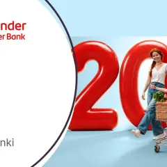 Rodzina cieszy się z 200 zł do Biedronki, które można zdobyć dzięki karcie kredytowej Santander.
