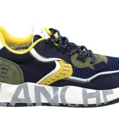 Scarpa da uomo con suola alta e scritta "BLANCHE". Un modello audace per chi ama distinguersi.