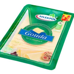 Opakowanie sera Gouda w plastrach z widocznymi plasterkami sera, orzechami i oliwkami.