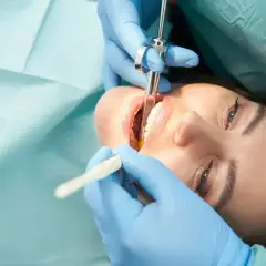 Ile trzyma znieczulenie od dentysty? Sprawdź, jak długo trwa odrętwienie