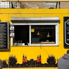 Gdzie zjeść maczankę po krakowsku? Najlepsze miejsca w Krakowie