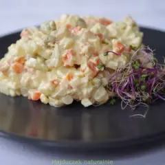 Pyszna sałatka jarzynowa, idealna na każdą okazję. Ten przepis na sałatkę zachwyci każdego!