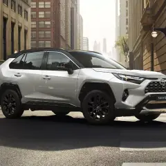 Toyota RAV4 Hybrid: Ceny, koszty, finansowanie. Czy warto kupić?