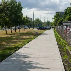 Zasada chodnika: jak ten gest wpływa na relacje i szacunek