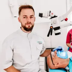 Lekarz dentysta czy stomatolog? Prawda o nazwach i uprawnieniach