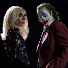 Lady Gaga som Harley Quinn och Joaquin Phoenix som Jokern i "Joker: Folie à Deux".