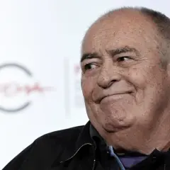 Ritratto di Bernardo Bertolucci, regista scomparso. La causa morte è stata legata a problemi di salute.