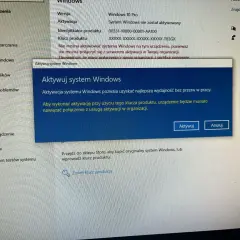 Komunikat "Aktywuj system Windows" informuje, że system nie został aktywowany. Aby to zrobić, potrzebny jest klucz produktu i połączenie z organizacją.