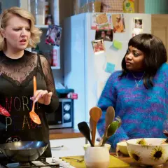 Recenzja serialu Smothered na SkyShowtime: pełen zwrotów akcji
