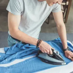 Jak prasować koszule krok po kroku? Osiągnij perfekcję!