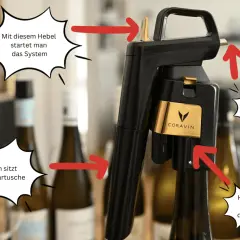 Coravin-System öffnet eine Flasche Wein, ohne den Korken zu entfernen. Gas-Kartusche und Nadel sind im Gerät, Wein fließt heraus.