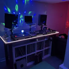 Jak zrobić stół DJ - Prosty sposób na stworzenie idealnego stołu do DJ-ing