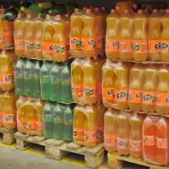 Mirinda czy Fanta - który napój ma mniej cukru i lepszy smak?