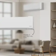 Un aire acondicionado split Fujitsu AIRSTAGE, uno de los tipos de aire acondicionado, modelo ASY35UI-KN con WiFi, en un salón moderno.