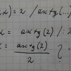 Rozwiązanie równania trygonometrycznego: tg(2α) = 2. Kolejne kroki prowadzą do α = arctg(2)/2.