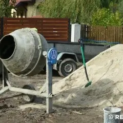 Jaki cement do tynkowania? Wybierz najlepszy dla trwałych efektów