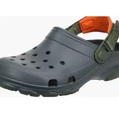 Scarpa da uomo Crocs grigia con cinturino arancione e verde. Perfetta per l'avventura.
