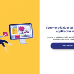 Une personne interagit avec un écran d'ordinateur affichant une interface de création de contenu, peut-être pour une web app.