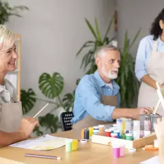 Pomysły na zajęcia z seniorami: Ruch, pasje i rozwój sprawdź!