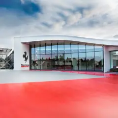 Muzea Ferrari: Maranello czy Modena? F1 vs historia. Wybierz!
