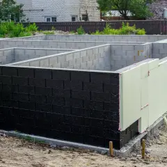 Ile bloczków na fundament? Prosty sposób na dokładne obliczenia