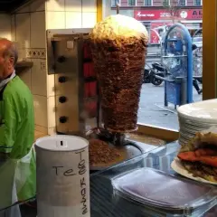 Co to kraftowy kebab? Poznaj jego wyjątkowe cechy i smak