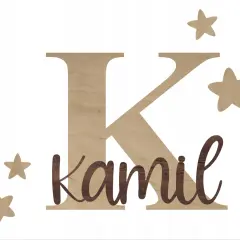 Drewniane litery na ścianę z imieniem Kamil i gwiazdkami. Idealne do pokoju dziecięcego.