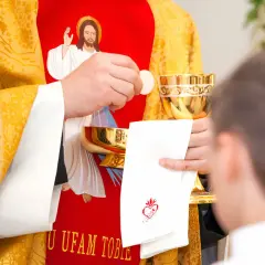 Komunię czy komunie? Zrozum raz na zawsze różnicę!
