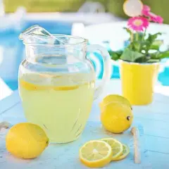 Lemoniada marakuja to orzeźwiający napój na letnie dni w słońcu!
