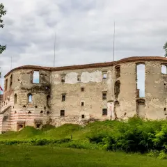 Zamek w Janowcu nad Wisłą: Historia, atrakcje i tajemnice do odkrycia