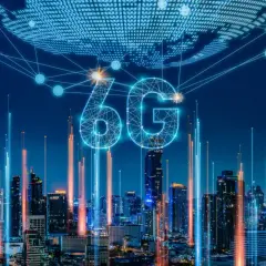 Światowa sieć 6G nad miastem, łącząca drapacze chmur neonowymi liniami.