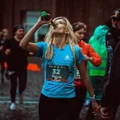 Bieganie po alkoholu: Ryzyko, mity i zdrowe nawyki biegacza