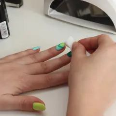 Manicure w domu: Hybryda, żel, klasyka. Zrób paznokcie jak pro!