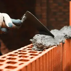 Jak zrobić gotową zaprawę betonową? Prosty przepis i wskazówki.