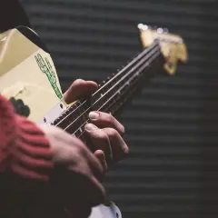 Ambitna muzyka elektroniczna: przewodnik po złożonych brzmieniach