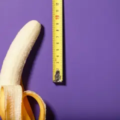 Banan obok miarki. Czy to symbol mikropenisa?