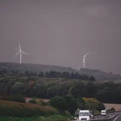 Ile metrów ma wiatrak energetyczny? Wysokość wiatraka prądotwórczego