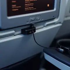 Słuchawki Bluetooth w samolocie: Tak! Poznaj zasady i lataj bez obaw
