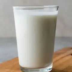 Maślanka czy kefir na odchudzanie – co lepiej wspiera utratę wagi?
