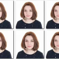 Sześć identycznych zdjęć 35x45mm kobiety z rudymi włosami i naszyjnikiem.
