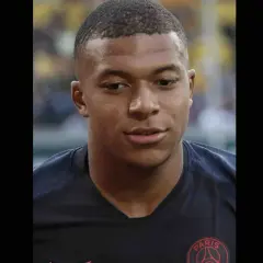 Ile zarabia Mbappe dziennie? Zaskakujące kwoty i porównania z innymi