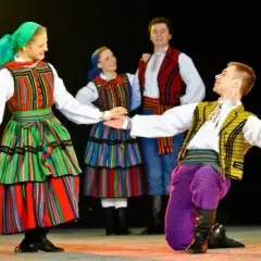 Jakie są polskie tańce ludowe? Odkryj ich piękno i znaczenie